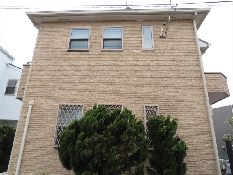 建物全体の汚れが少なく、クリア塗装をした時に汚れが見える恐れがありません。